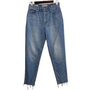Levi's Mom Jeans Womens 28 x 27 Light Blue Relaxed 90s Tapered Raw Hem